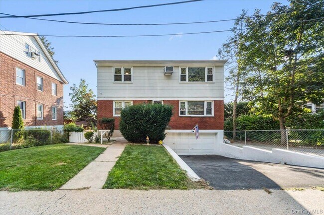 Primary Photo - 105 Hillview Ave