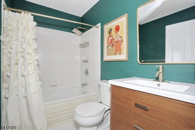 Building Photo - 2051 Charles Ct