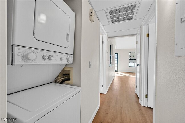 Building Photo - 5064 Jeffreys St