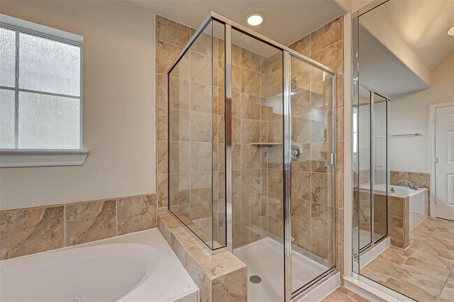 Building Photo - 3216 Clearview Cir