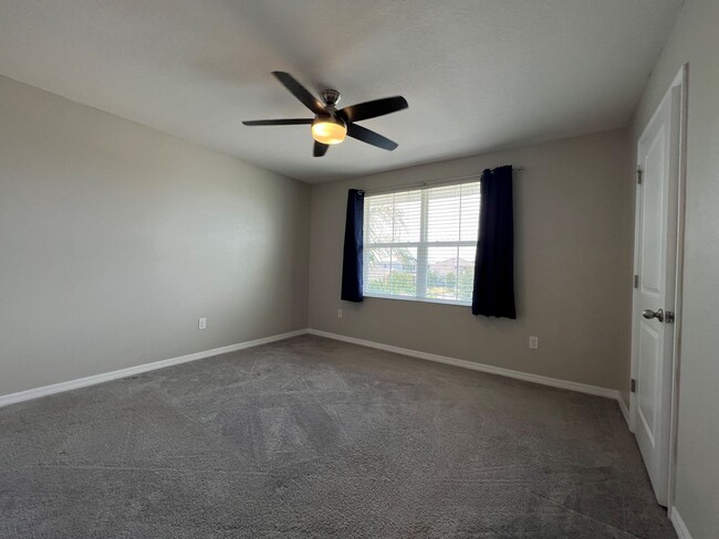 Building Photo - Almost new 5-bedroom, 3-bath home ready to...