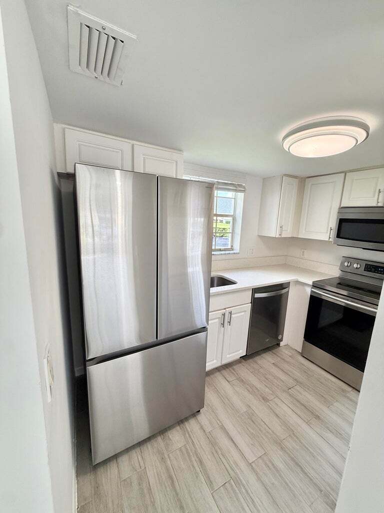 Building Photo - 6307 La Costa Dr