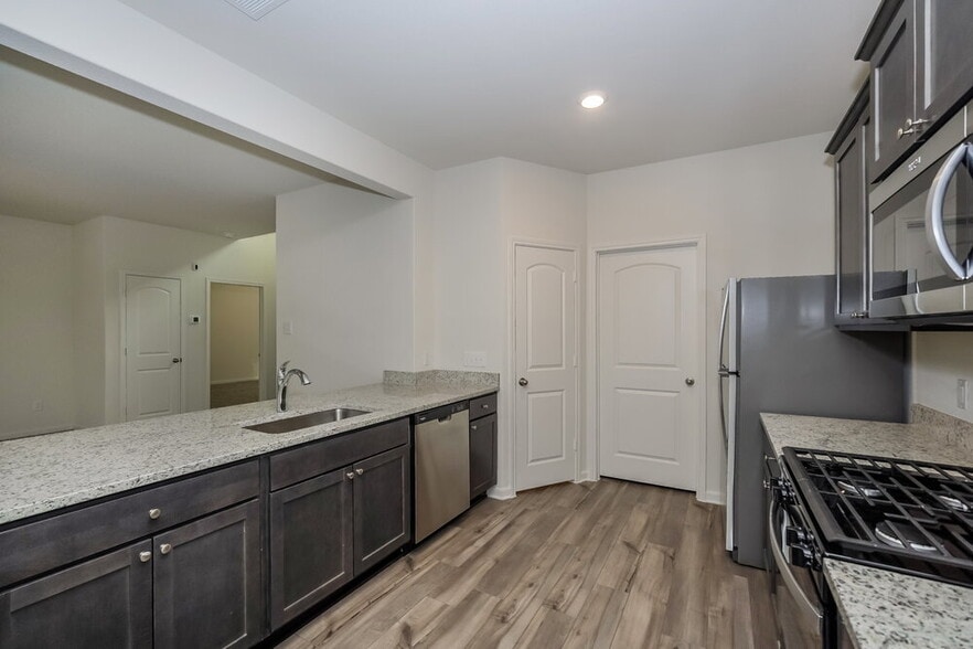 Building Photo - 1317 Woodwinds Dr