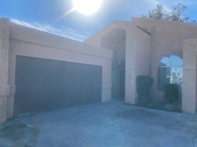Building Photo - COMING SOON!! 3 BEDROOM / 2 BATHROOM Apartment in Cathedral City