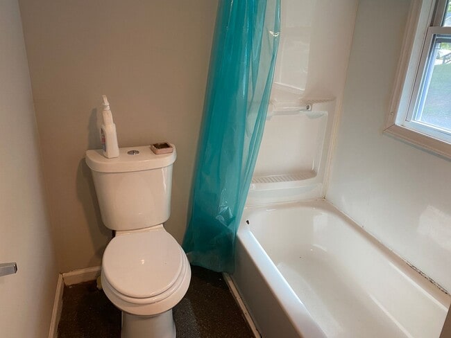 Building Photo - Available to Show **Holiday Move-in Special**$500 off the first full month's rent!