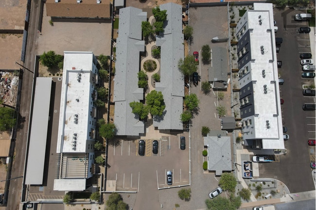 Building Photo - 1455 E Taylor St