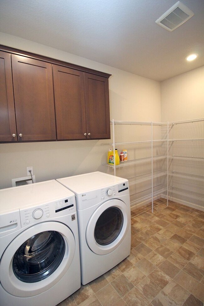 Building Photo - 3923 SE 70th Ave