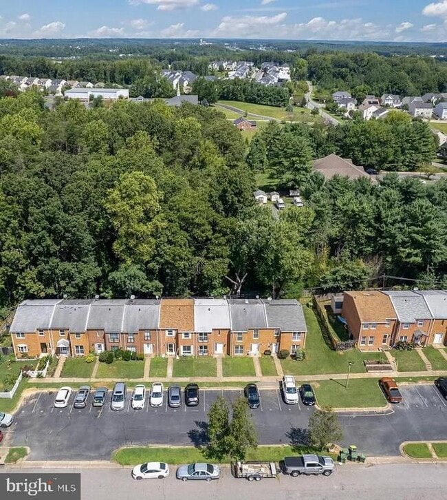 Building Photo - 10 Oak Dr