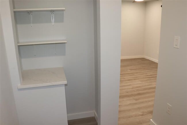 Building Photo - 8903 Mesa Dr