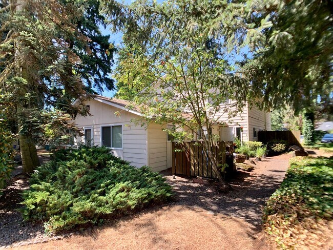 Building Photo - Charming 2BR Condo with a Garage in the Highly Desired McGillivray Neighborhood!