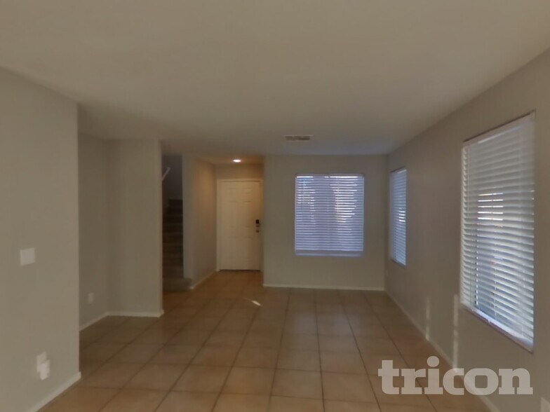 Building Photo - 2114 Seattle Shore St