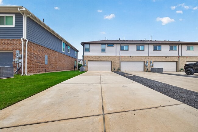 Building Photo - 8033 Scanlan Trl