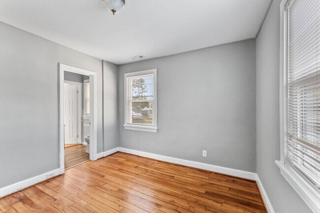 Building Photo - 108 E Magruder St