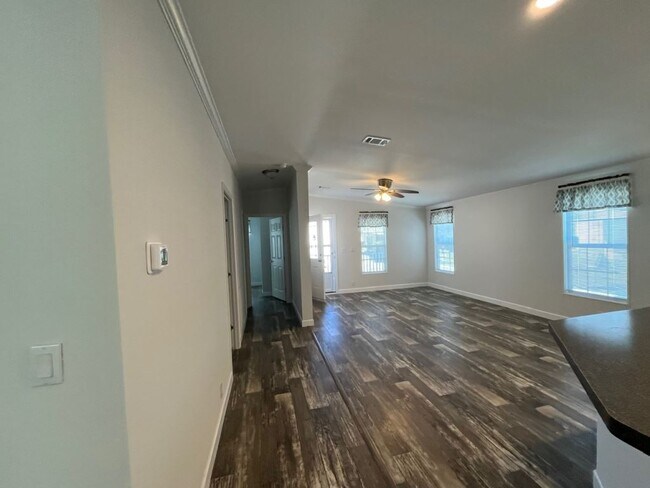 Building Photo - 328 Eland Dr