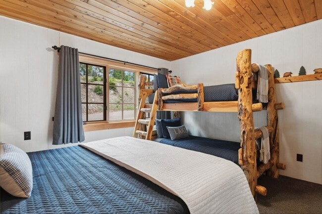 Building Photo - 1 Bedroom, 1 Bath Condo on Whitefish Lake