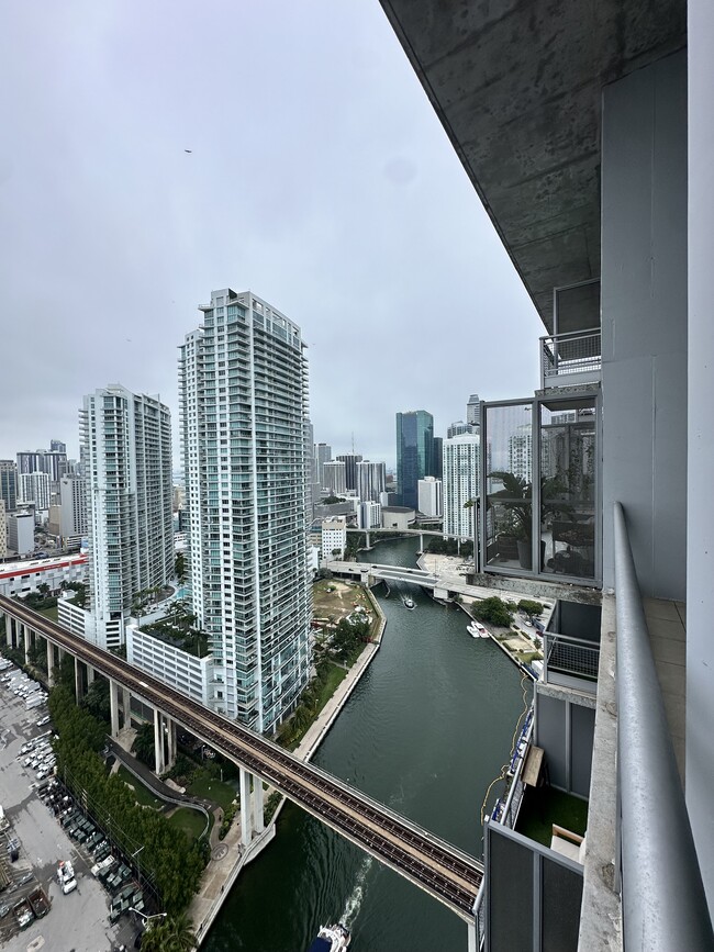 Building Photo - 1050 Brickell Ave