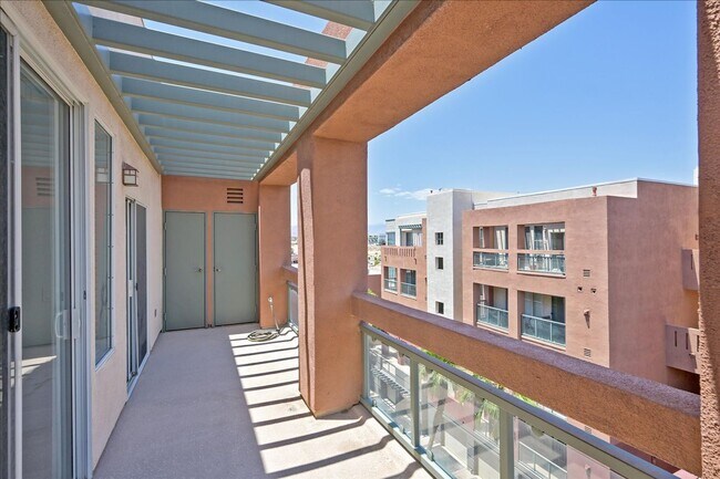 Building Photo - Top level 2 bedroom condo located in guard...