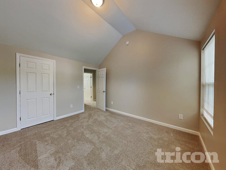 Building Photo - 3615 Cyrus St