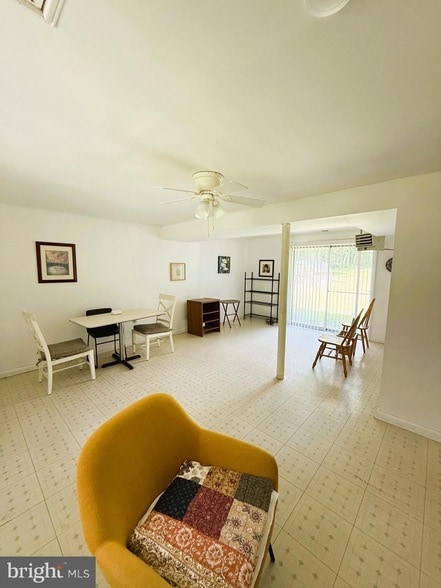 Building Photo - 13 Thomas Dr