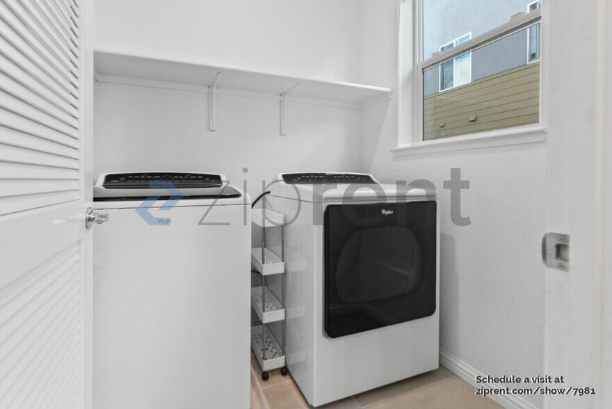 Building Photo - Unit