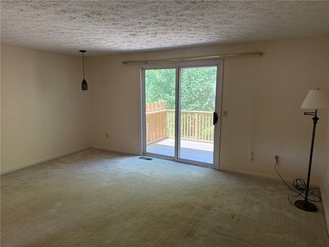 Building Photo - 116 Jordache Ln