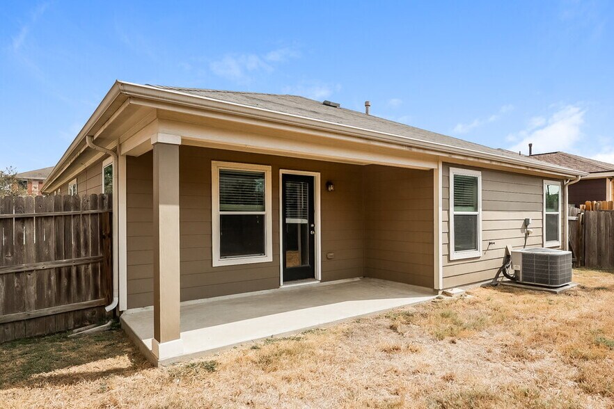 Building Photo - 29327 Legends Green Dr