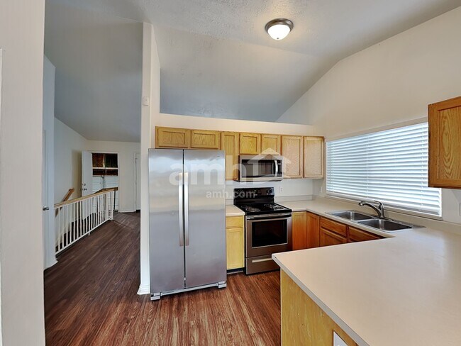 Building Photo - 6093 W Graceland Way