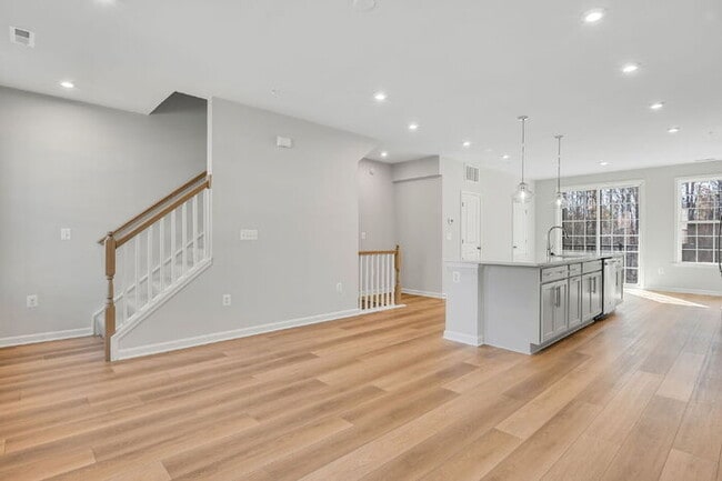 Building Photo - Brand New – 3 Bedroom Unit - Available NOW!