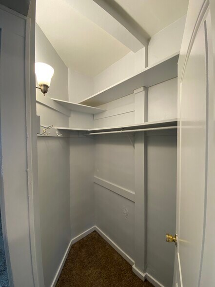 Building Photo - 2718 Ridge Rd