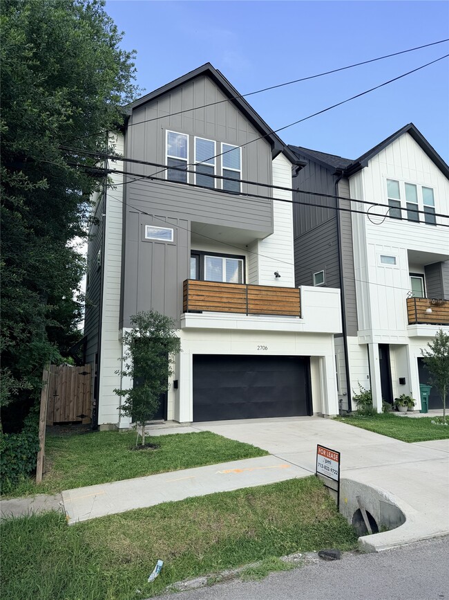 Building Photo - 2706 Cochran St