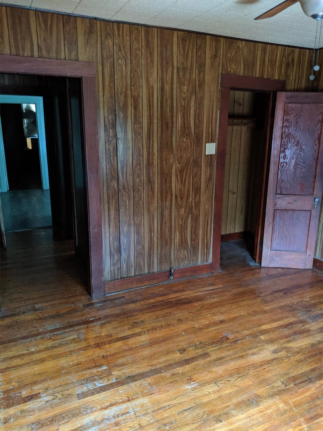 Building Photo - 2348 Iroquois St