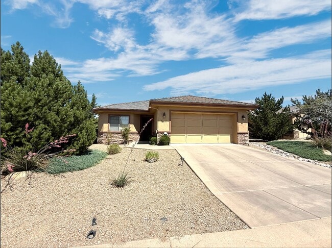 Primary Photo - Beautiful home in Prescott Lakes