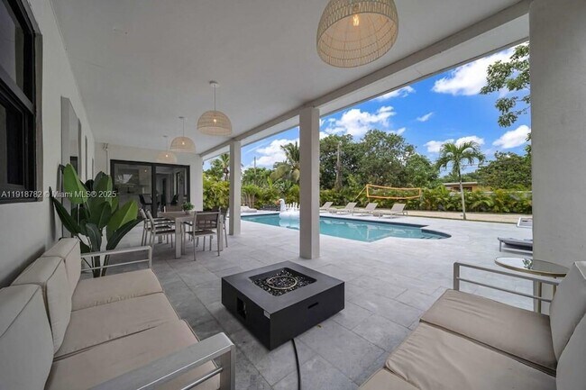 Building Photo - 305 NW 124th St