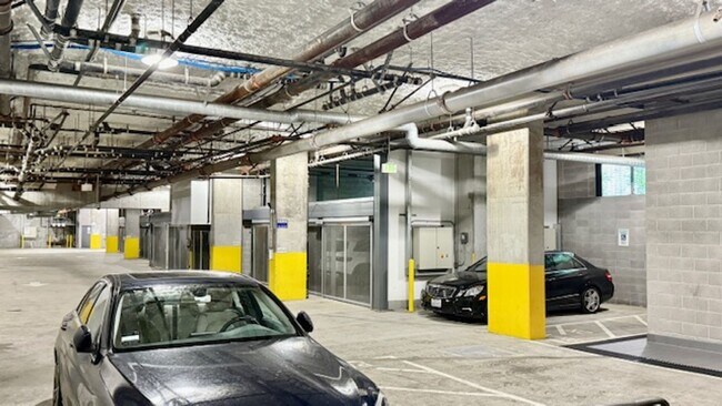 Building Photo - 2BR 2BA @ The BLU in SOMA/South Beach -AMSI