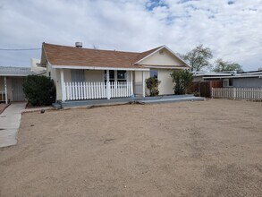 Building Photo - 5040 Smoke Ranch Rd
