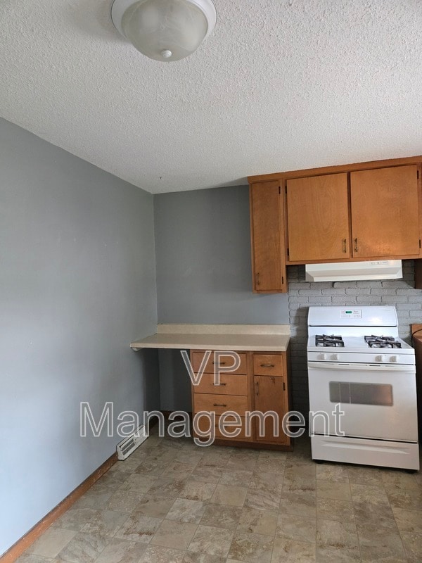 Building Photo - 3433 Somerset Dr