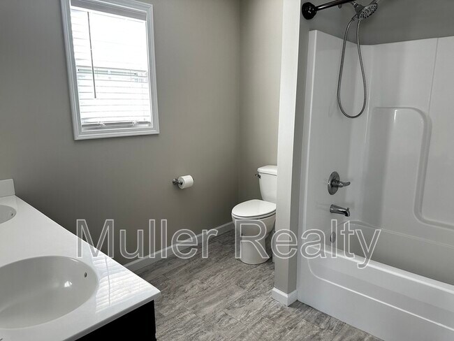 Building Photo - 7959 Cambridge Reserve Dr