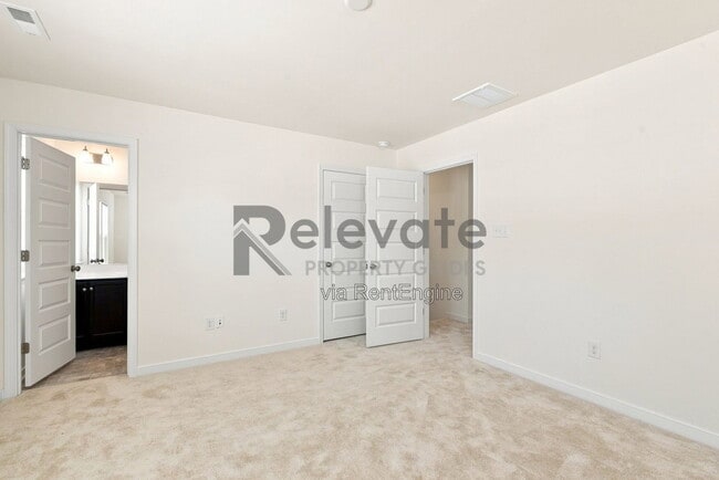 Building Photo - 250 Greenpark Rd