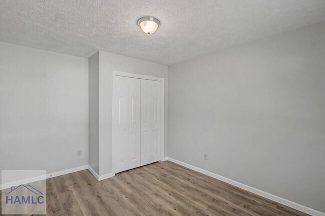 Building Photo - 412 Arlington Dr