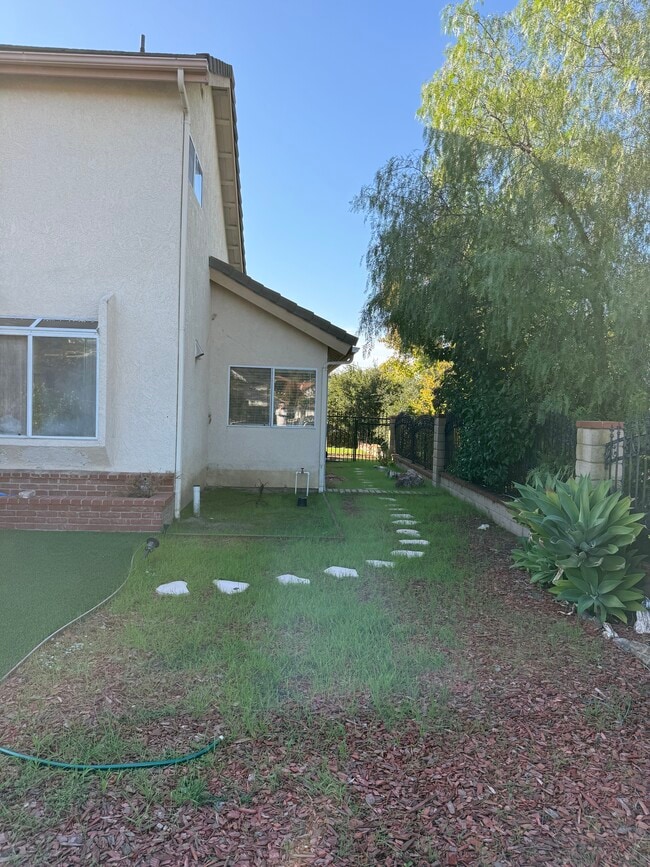 Building Photo - 2466 Robert Rd