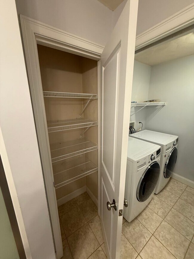 Building Photo - Beautiful Condo in Lynn– $3,300/mo
