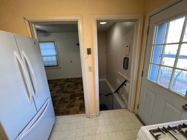 Building Photo - 3 Bed 2 Bath House