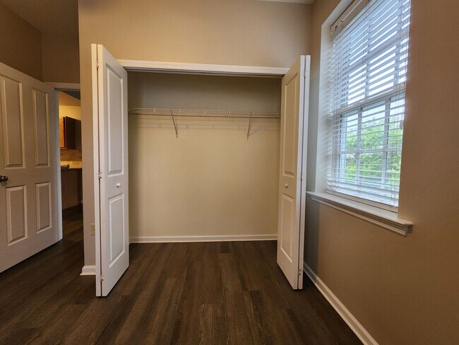 Building Photo - TWO BEDROOM APARTMENT MAIN & MARKET STREETS