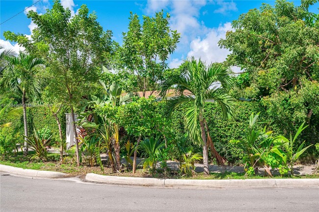 Building Photo - 2401 SW 26th St