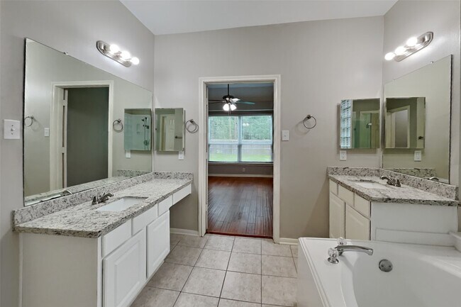 Building Photo - 6731 Auburn Oak Trail