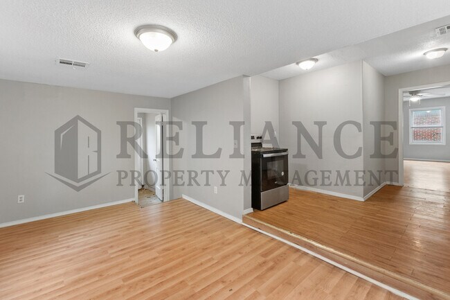 Building Photo - 1128 N Estelle St