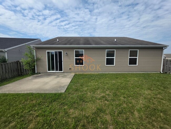 Building Photo - LINDBERGE VILLAGE COZY 3BR/2BA