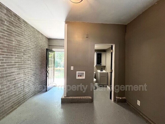 Building Photo - 2308 Nebo St