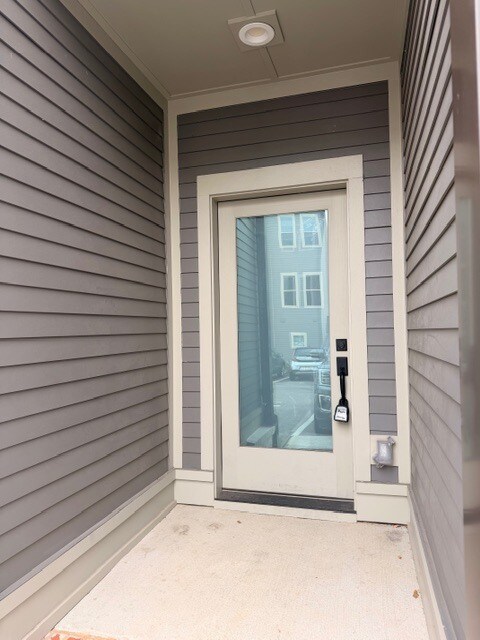 Building Photo - 14 Walnut St NE