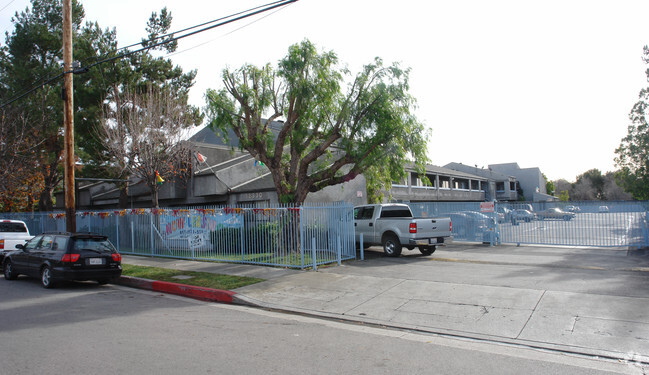 Building Photo - Osborne Gardens Apartments